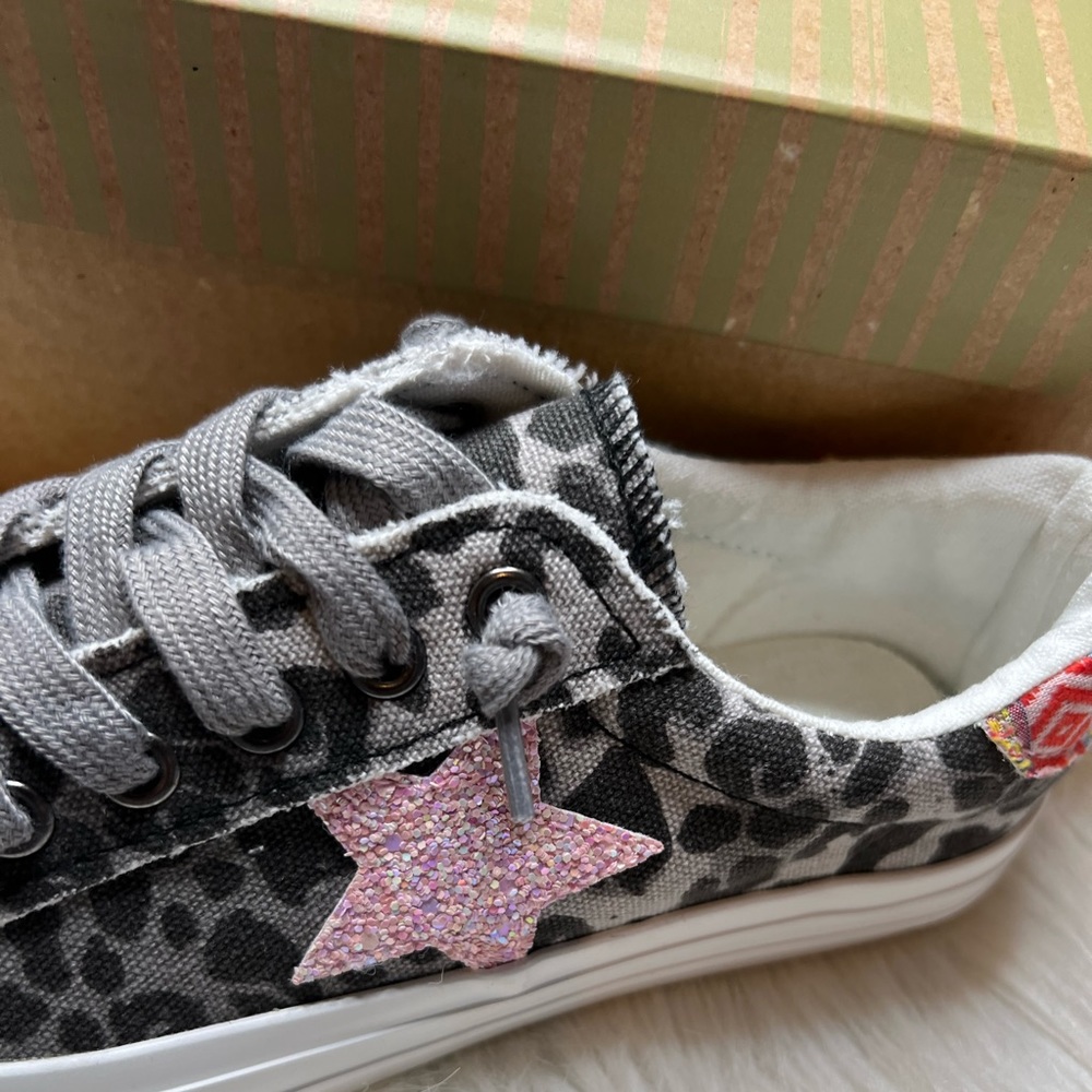 Very G Cosmic Leopard Sneakers - Picture 2 of 6